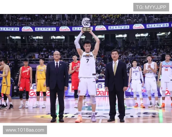 跨界潜能与篮球足球技能融合 CBA球员运动天赋全面解析